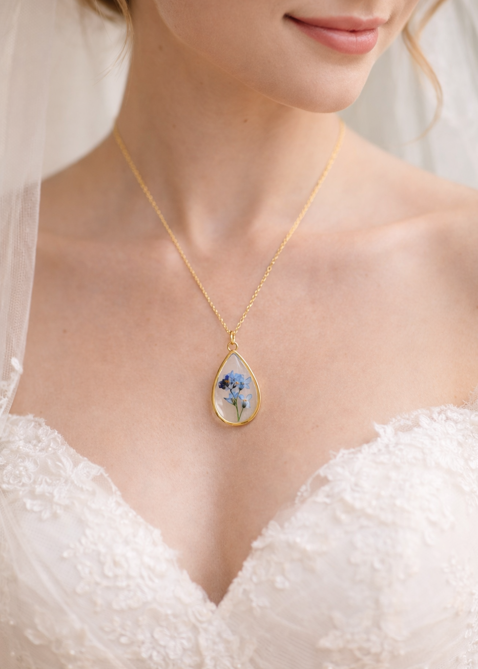 resin flower necklace with real dried flowers wedding day